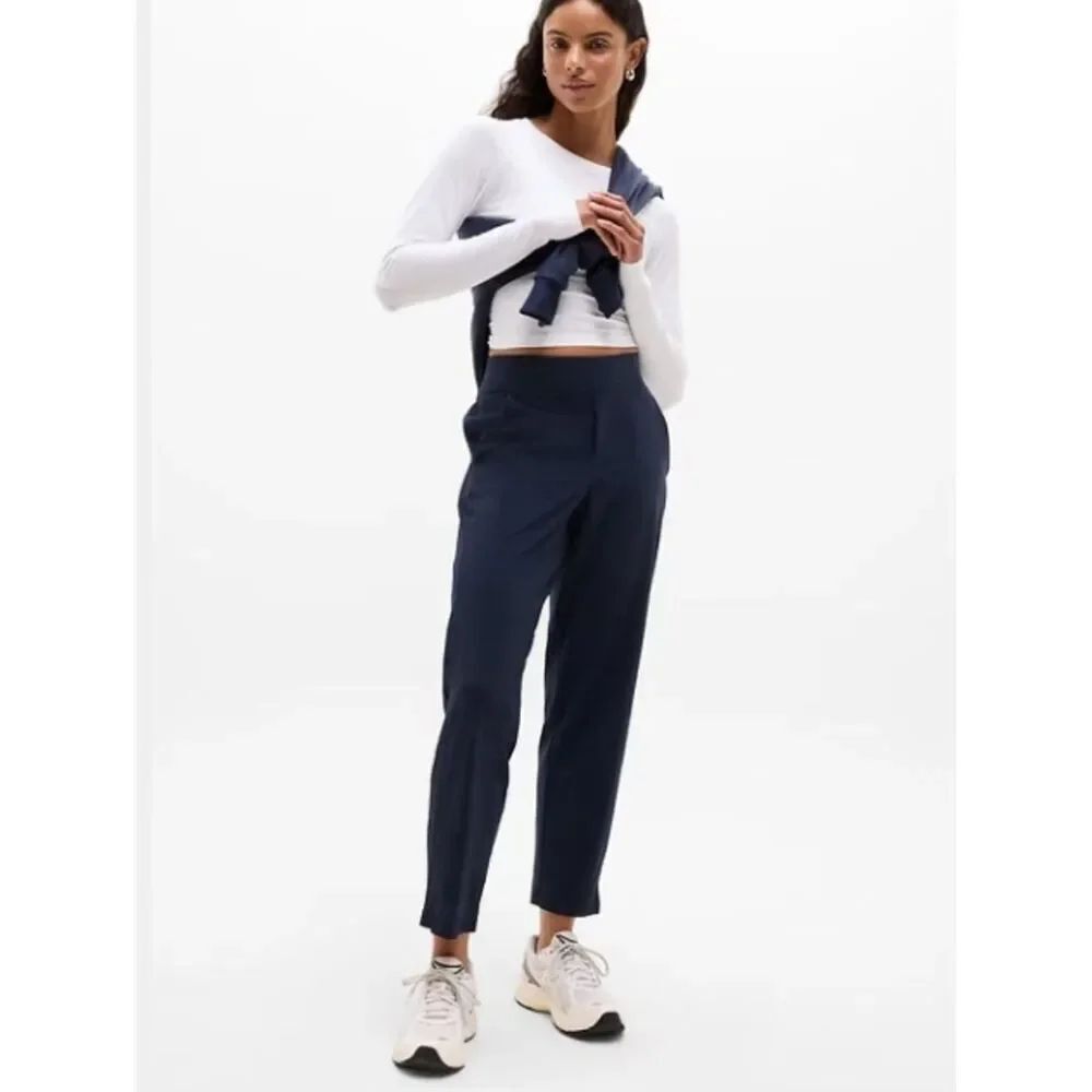 Like New! Athleta Brooklyn Mid Rise Ankle Pant Wrinkle-Resistant Navy Size 2/P